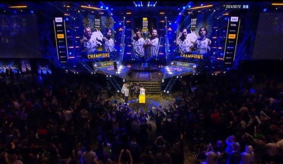 同时展示出 同时展示出